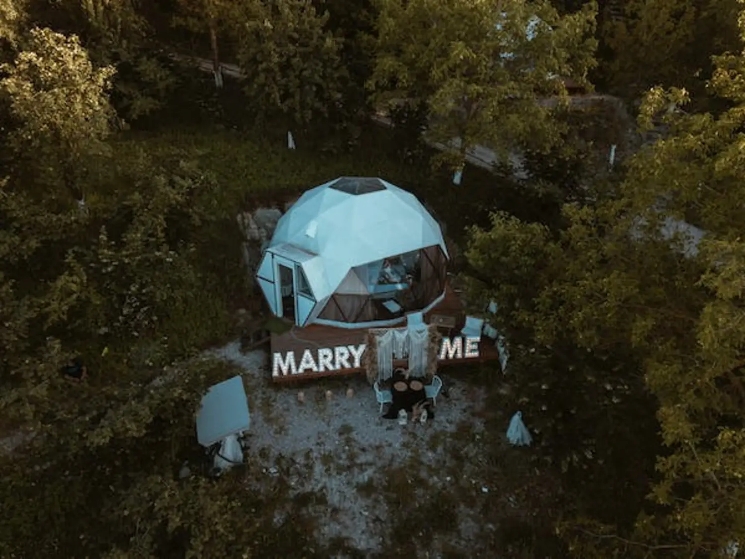 Signs He Is Going To Propose On Vacation3